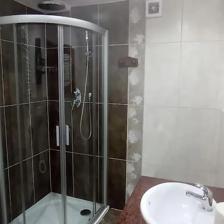 Spacious In District. דירה ורוצלב