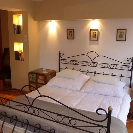 Spacious In District. דירה *